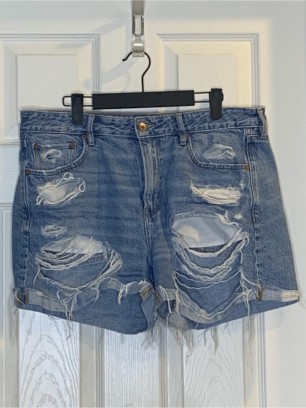 American Eagle Tomgirl Short Size 12 Distressed